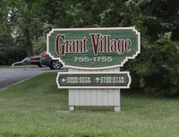 Grant Village Apartments in Janesville, WI - Foto de edificio - Building Photo