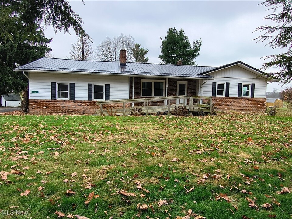4454 Alexander Rd in Atwater, OH - Building Photo