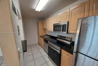 4330 NW 79th Ave in Doral, FL - Building Photo - Building Photo