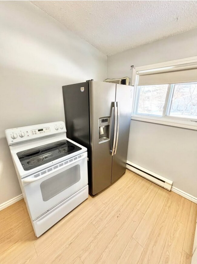 770 Riverside Dr in Fredericton, NB - Building Photo - Building Photo