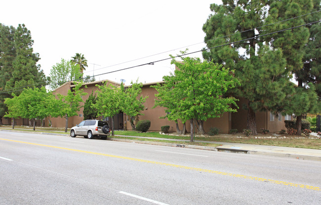 Anaheim Garden Apartments in Harbor City, CA - Building Photo - Building Photo