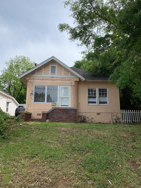 2212 Yancey Ave in Montgomery, AL - Building Photo