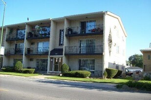 6561 W Addison St, Unit 2 bedroom apartment for r in Chicago, IL - Building Photo