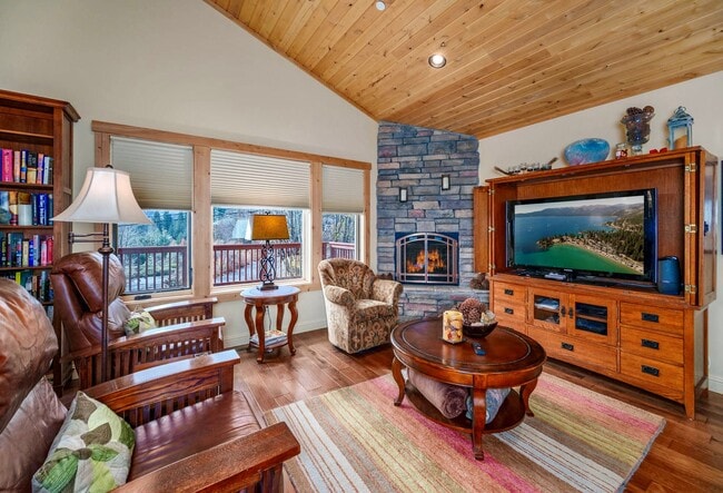 985 Forest Mountain Dr in South Lake Tahoe, CA - Building Photo - Building Photo