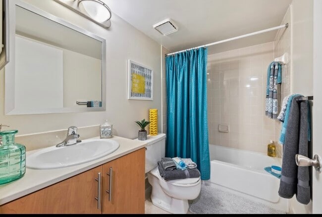 15775 Miami Lakeway N in Miami Lakes, FL - Building Photo - Building Photo