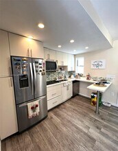 1340 Lincoln Rd in Miami Beach, FL - Building Photo - Building Photo