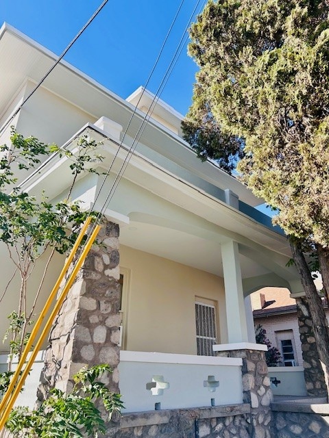 709 Yandell Dr
