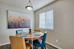 5726 59th St Ct W in University Place, WA - Building Photo