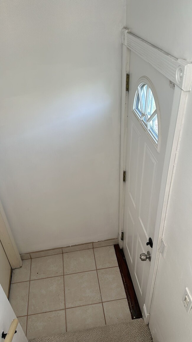 17739 Welby Way in Reseda, CA - Foto de edificio - Building Photo