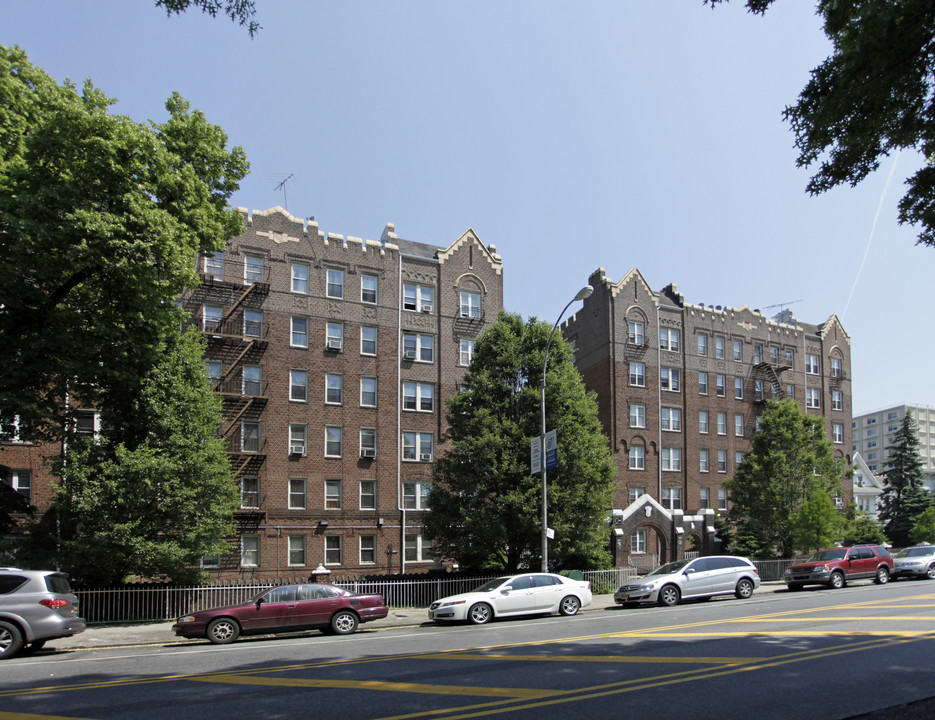 305 Linden Blvd in Brooklyn, NY - Building Photo