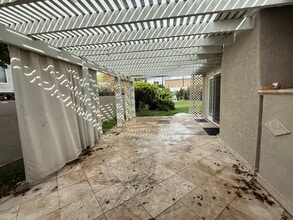 22601 Iris Ave in Torrance, CA - Foto de edificio - Building Photo