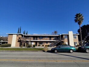 502 W 34th St in San Bernardino, CA - Foto de edificio - Building Photo