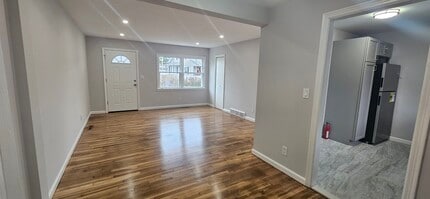 665 Milford Point Rd in Milford, CT - Building Photo - Building Photo