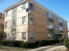 8634 W Berwyn Ave in Chicago, IL - Building Photo