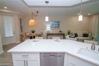 268 Indies Dr E in Naples, FL - Foto de edificio - Building Photo