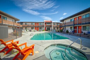 815 E Bethany Home Rd in Phoenix, AZ - Building Photo