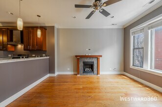 2432 N Geneva Terrace in Chicago, IL - Building Photo - Building Photo