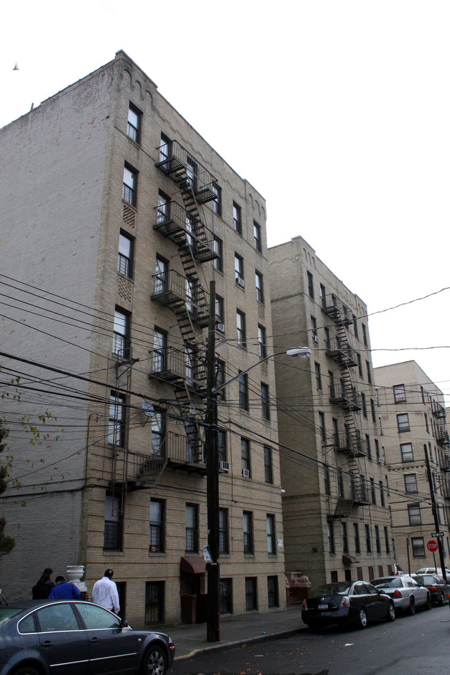 3604 Olinville Ave in Bronx, NY - Building Photo - Building Photo