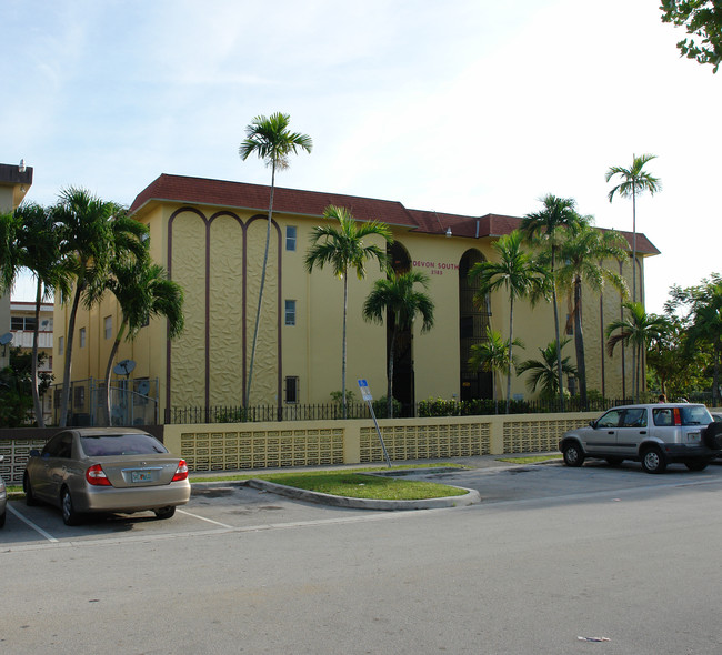 Devon Apartments in North Miami Beach, FL - Building Photo - Building Photo