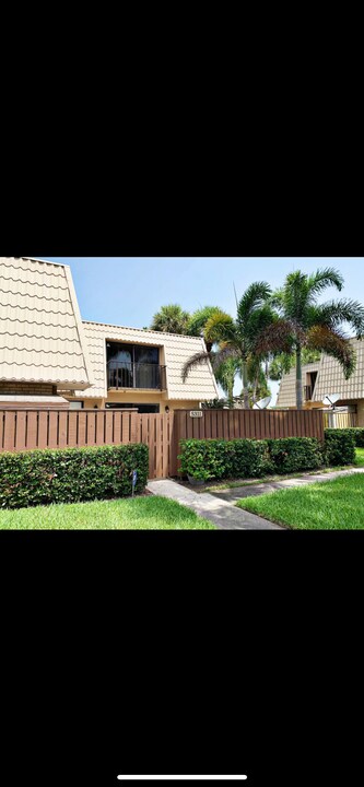 5311 53rd Way in West Palm Beach, FL - Foto de edificio