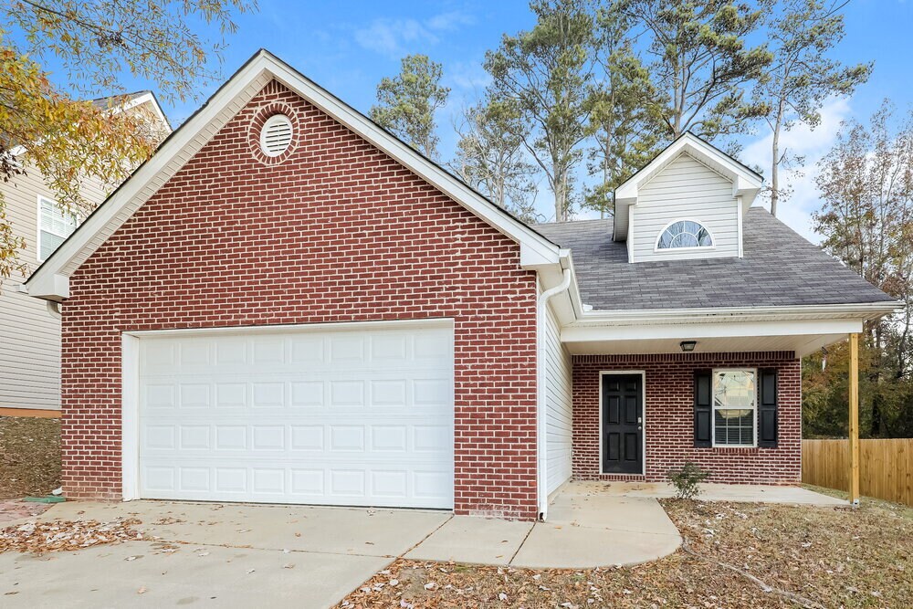 10 Belmont Park Ln in Newnan, GA - Building Photo