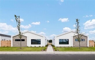 605 Sparrow Road in Weslaco, TX - Building Photo