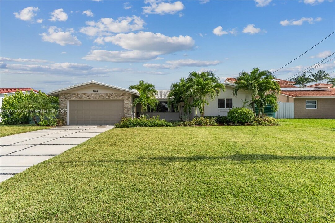 1424 NE 53rd Ct in Fort Lauderdale, FL - Building Photo