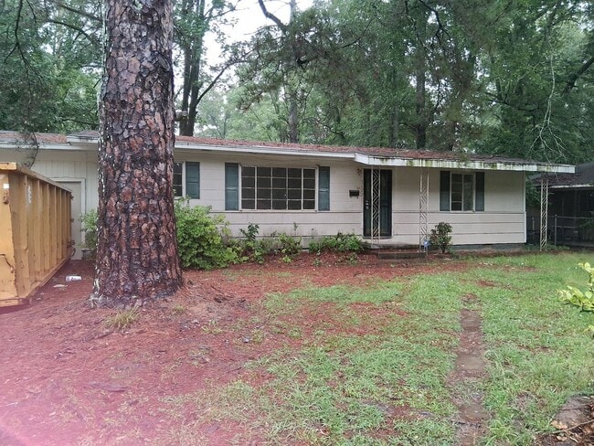 property at 3122 Oak Forest Dr
