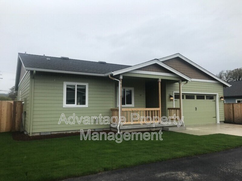 122 S 21st St in Philomath, OR - Building Photo