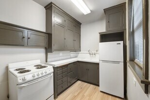 16 N Broadway St in Tacoma, WA - Building Photo