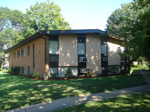 10 S 35th St in Belleville, IL - Foto de edificio - Building Photo