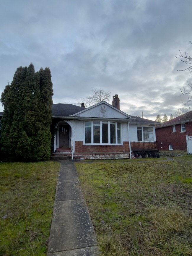 property at 582 King Edward Av W