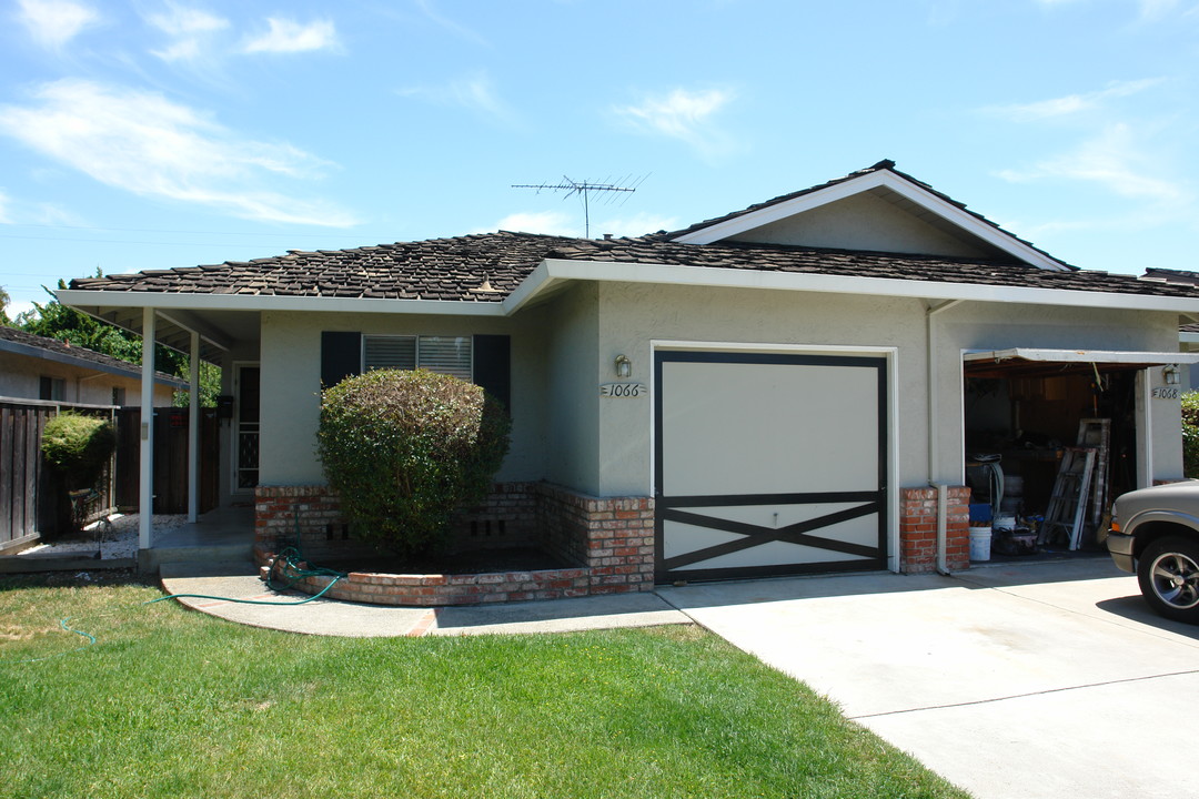 1066-1068 Nottingham Pl in San Jose, CA - Foto de edificio