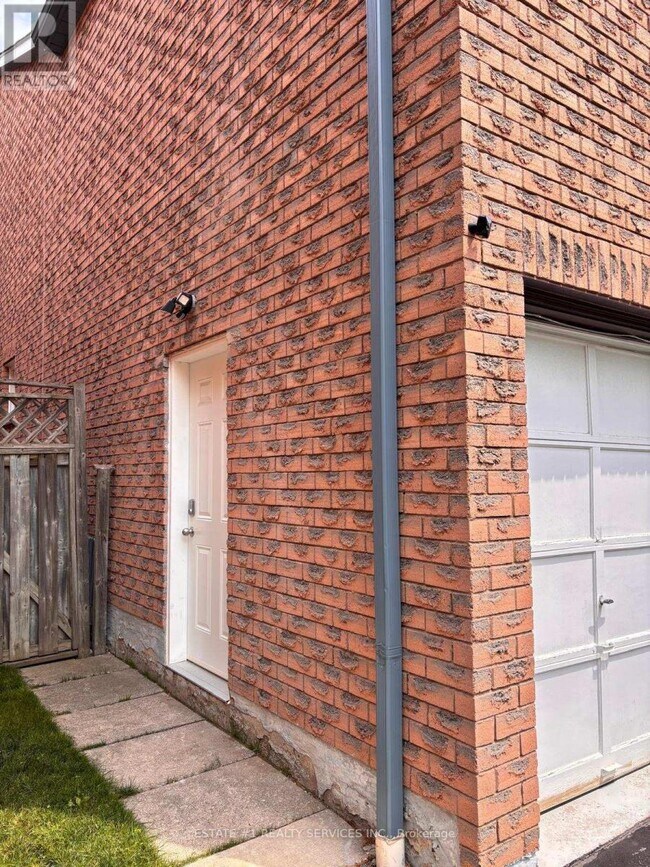 2816 Tradewind Dr in Mississauga, ON - Building Photo - Building Photo