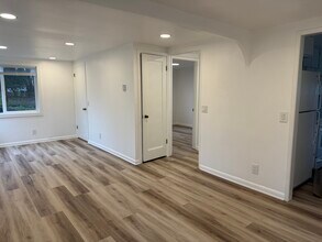 2572 Perry Ave in Bremerton, WA - Building Photo - Building Photo