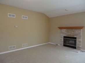 744 Ridge View Dr in Hartford, WI - Building Photo - Building Photo