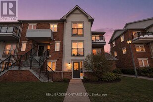 4620 Guildwood Way in Mississauga, ON - Building Photo
