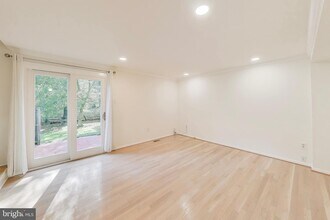 8932 Barrowgate Ct in Potomac, MD - Building Photo - Building Photo
