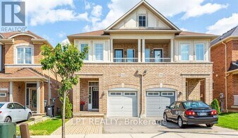 3304 Sunlight St in Mississauga, ON - Building Photo