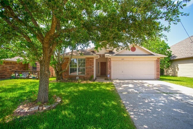2223 Shady Pine Dr in Conroe, TX - Building Photo - Building Photo