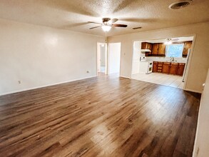 4412 52nd St in Lubbock, TX - Foto de edificio - Building Photo