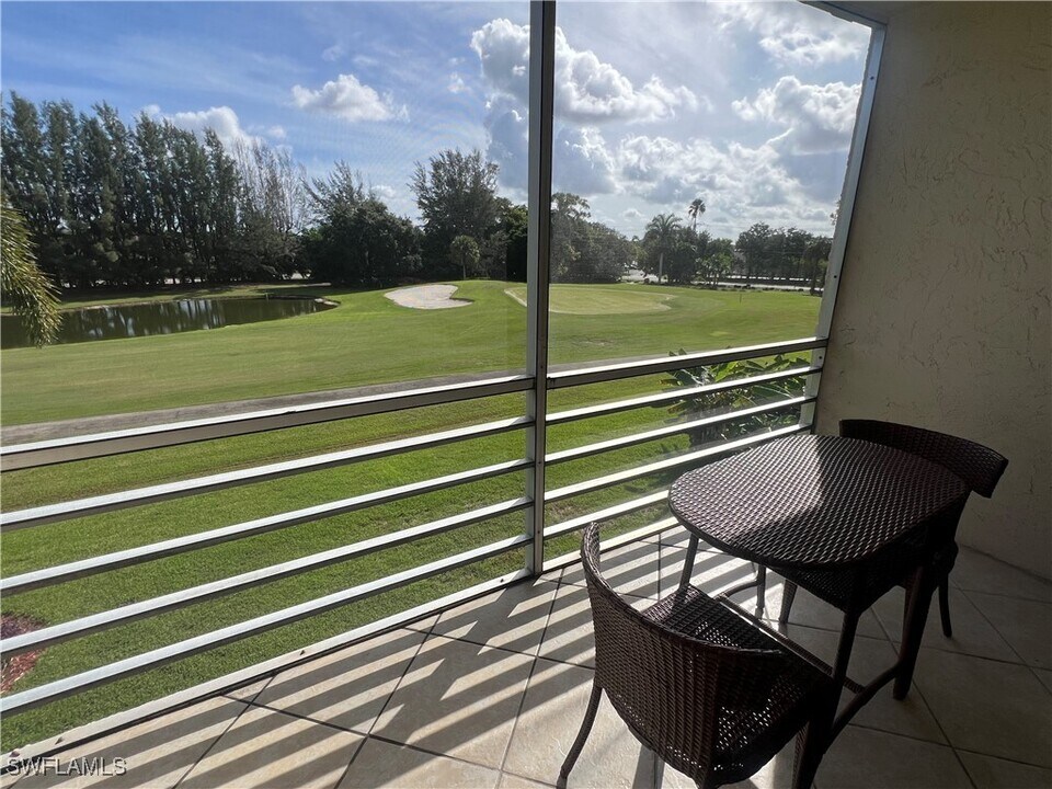 501 Forest Lakes Blvd in Naples, FL - Building Photo