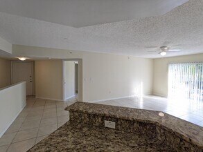 1000 Crestwood Ct S in Royal Palm Beach, FL - Building Photo - Building Photo