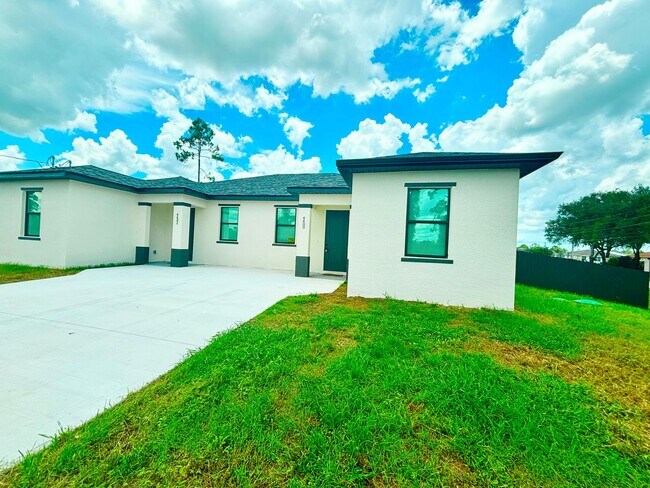 4400-4402 Golfview Blvd in Lehigh Acres, FL - Building Photo - Building Photo