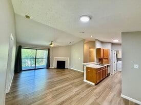 7631 Montgomery Rd in Cincinnati, OH - Building Photo