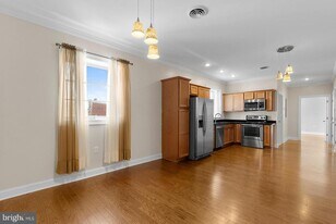 25 E Boscawen St in Winchester, VA - Building Photo