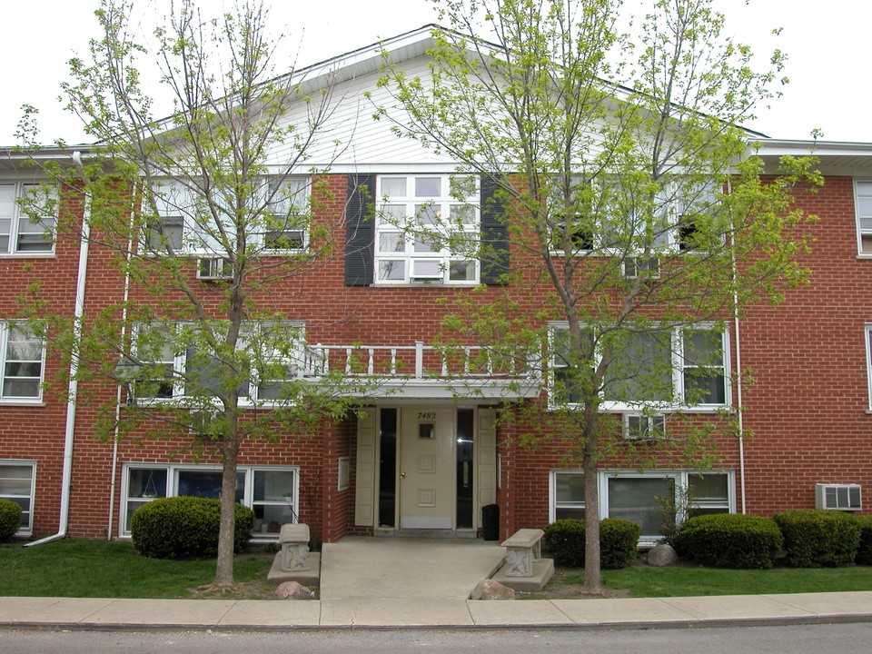 Prairie Manor Apartments in Hanover Park, IL - Building Photo