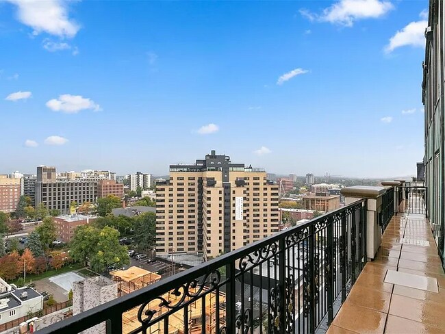 975 Lincoln St, Unit 14F-N in Denver, CO - Foto de edificio - Building Photo