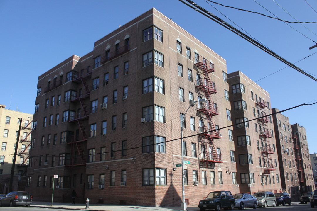 2927 Valentine Ave in Bronx, NY - Building Photo