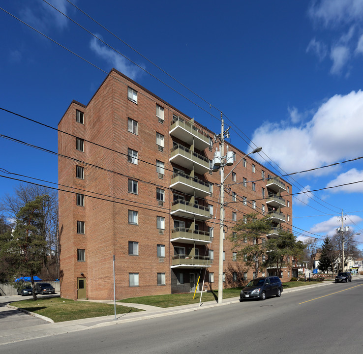 Cedar Towers in Cambridge, ON - Building Photo